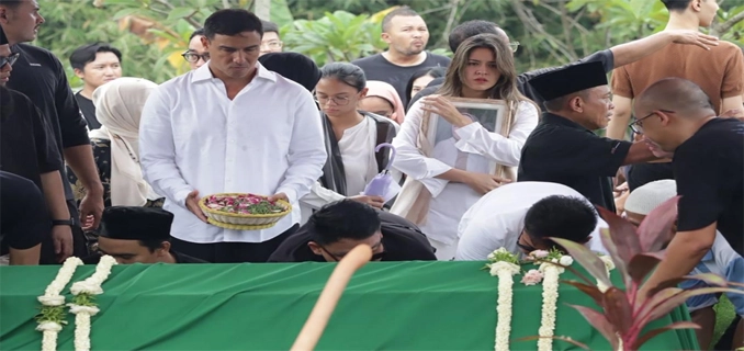 Dunia Hiburan Kembali Berduka Ibuk Dari Penyanyi Raisa Andriana Telah Meninggal Dunia
